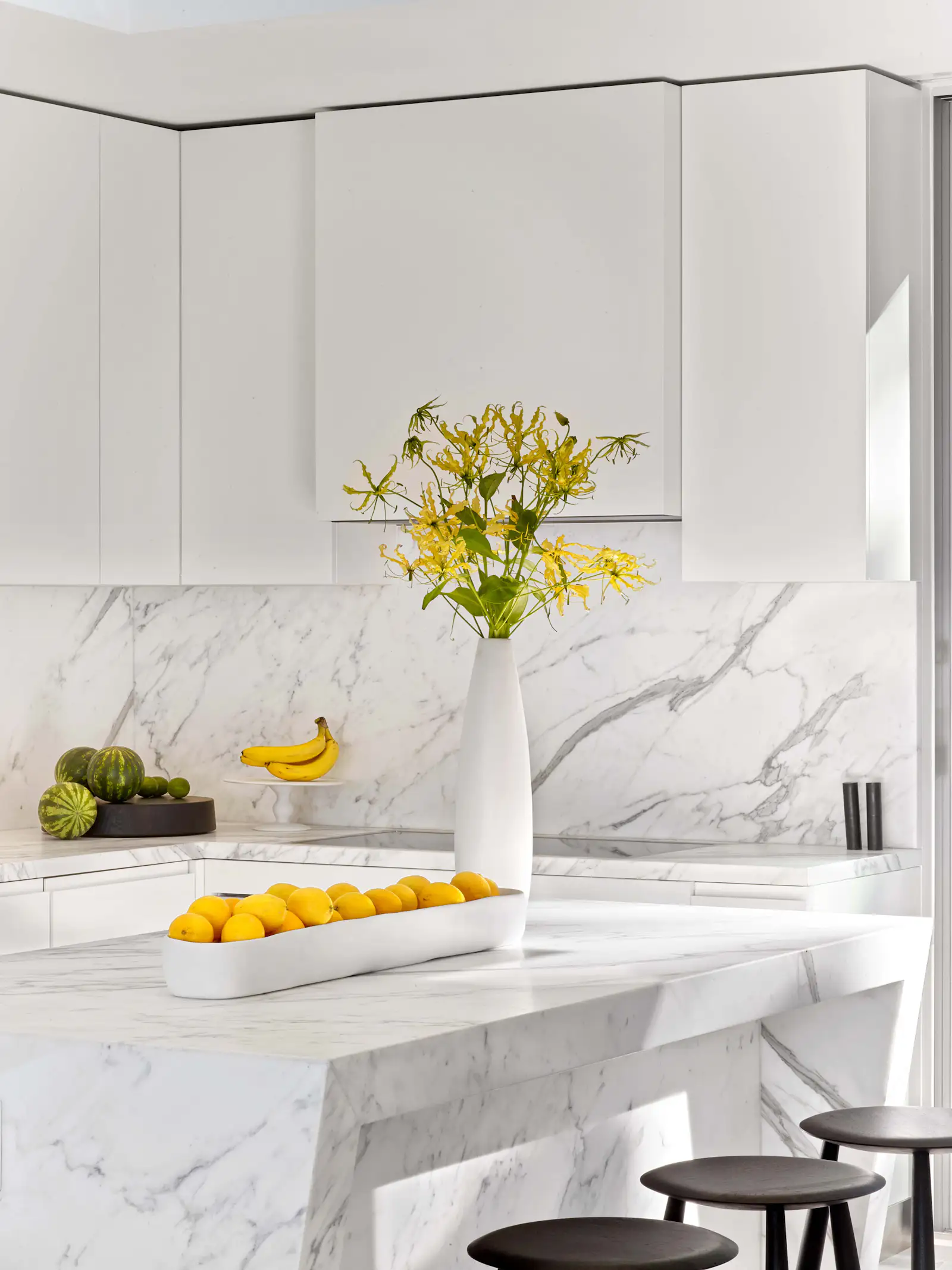 The Pros and Cons of White Kitchen Cabinets - Dwell