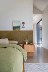 Fabrikate upholstered the headboard in kvdrat suede, once again choosing green as the dominant shade. Blackbutt veneer was also used for the nightstands.