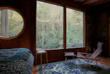 The couple installed Marvin windows throughout the cabin, and chose a Nychair X and ottoman by Takeshi Nii for the view.