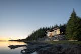 An Alaskan Retreat Captures the Majesty of the Surrounding Wilderness