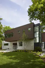 A distinct design by Becker Architects brings a modern perspective to the established suburb without being disruptive.