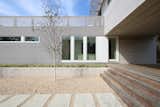 Second Story Modules Span Entry Deck, Creating a Threshold Between Public and Private