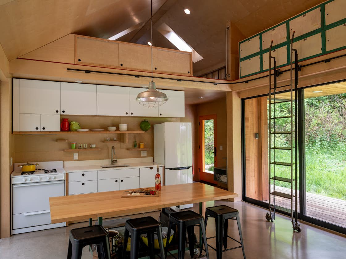 photo-10-of-12-in-at-820-square-feet-this-glass-ensconced-cabin-feels-bigger-than-it-is-dwell