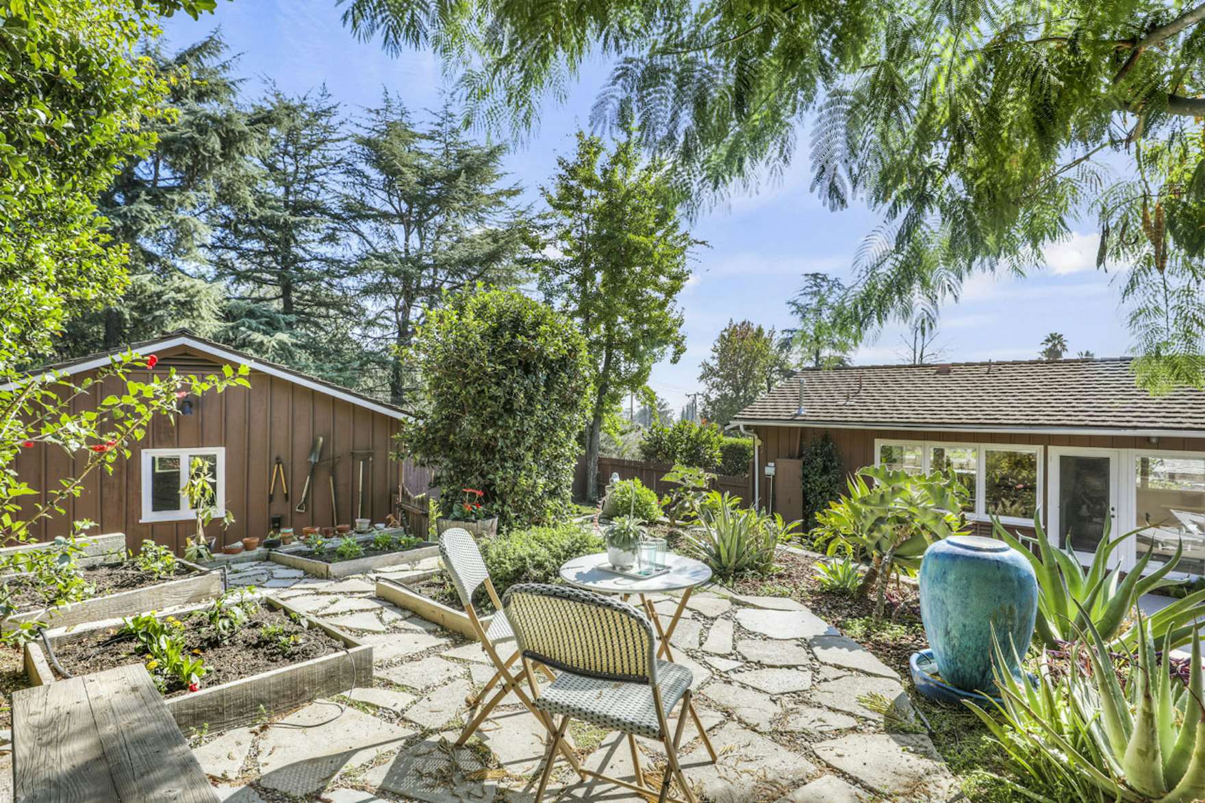 Photo 6 of 14 in A Suburban Los Angeles Midcentury With Ample Outdoor ...