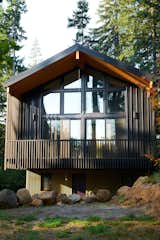 Though nestled amongst many tall trees, the Boulder Bridge house takes advantage of its east-west orientation with a wall of glass.