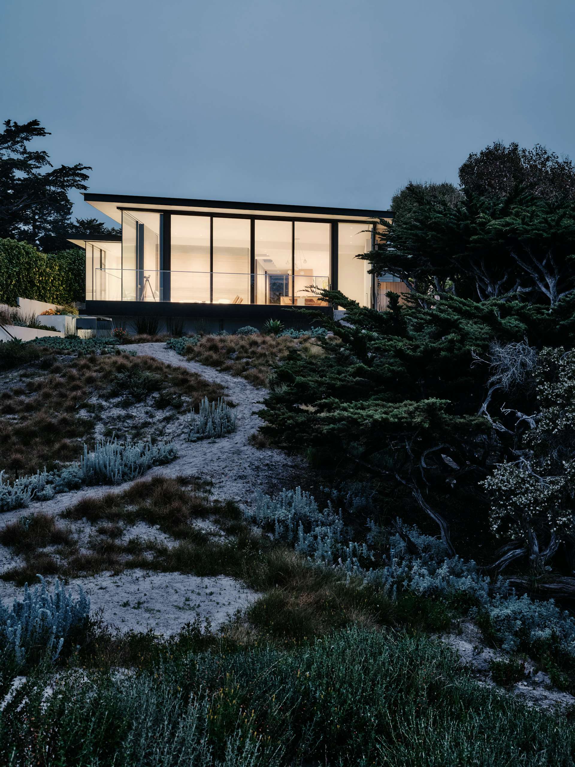 Photo 4 of 13 in A California Retreat Has Walls Made Out of the Beach