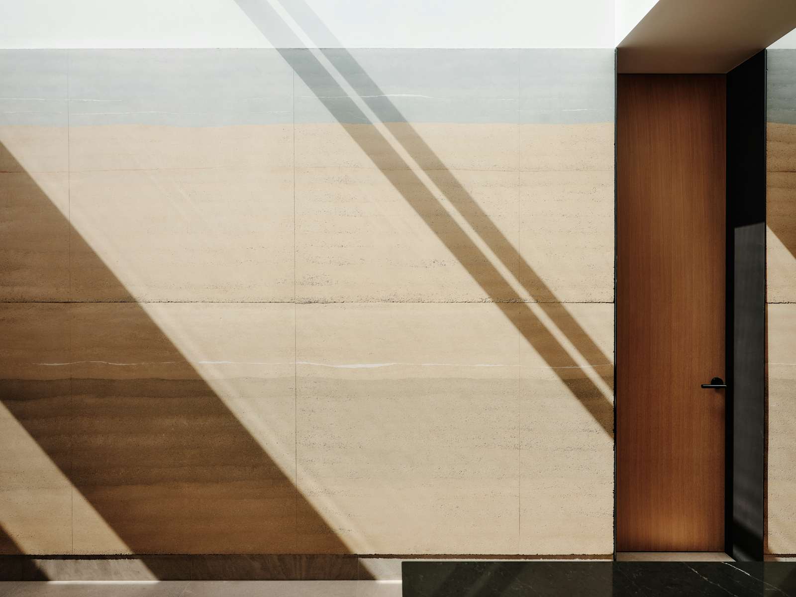 Photo 6 of 13 in A California Retreat Has Walls Made Out of the Beach