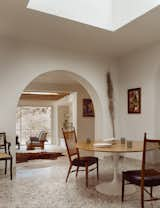 The redesign enlarged an existing arched opening between the dining room (with its vintage Saarinen table) and the new addition.