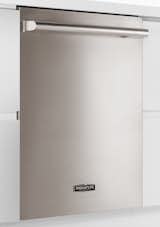 GlideShut™ door that softens the
closing of doors so every motion is
smooth and elegant.