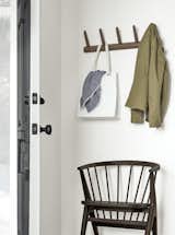 The eye-catching design of our Valet wall hook creates an inviting entryway or adds storage to small spaces.