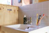 Monochrome House by Lookofsky Architecture bathroom sink