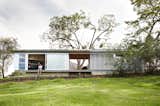 A Retired Teacher’s Tiny House Opens Wide to the Landscape in Brisbane, Australia