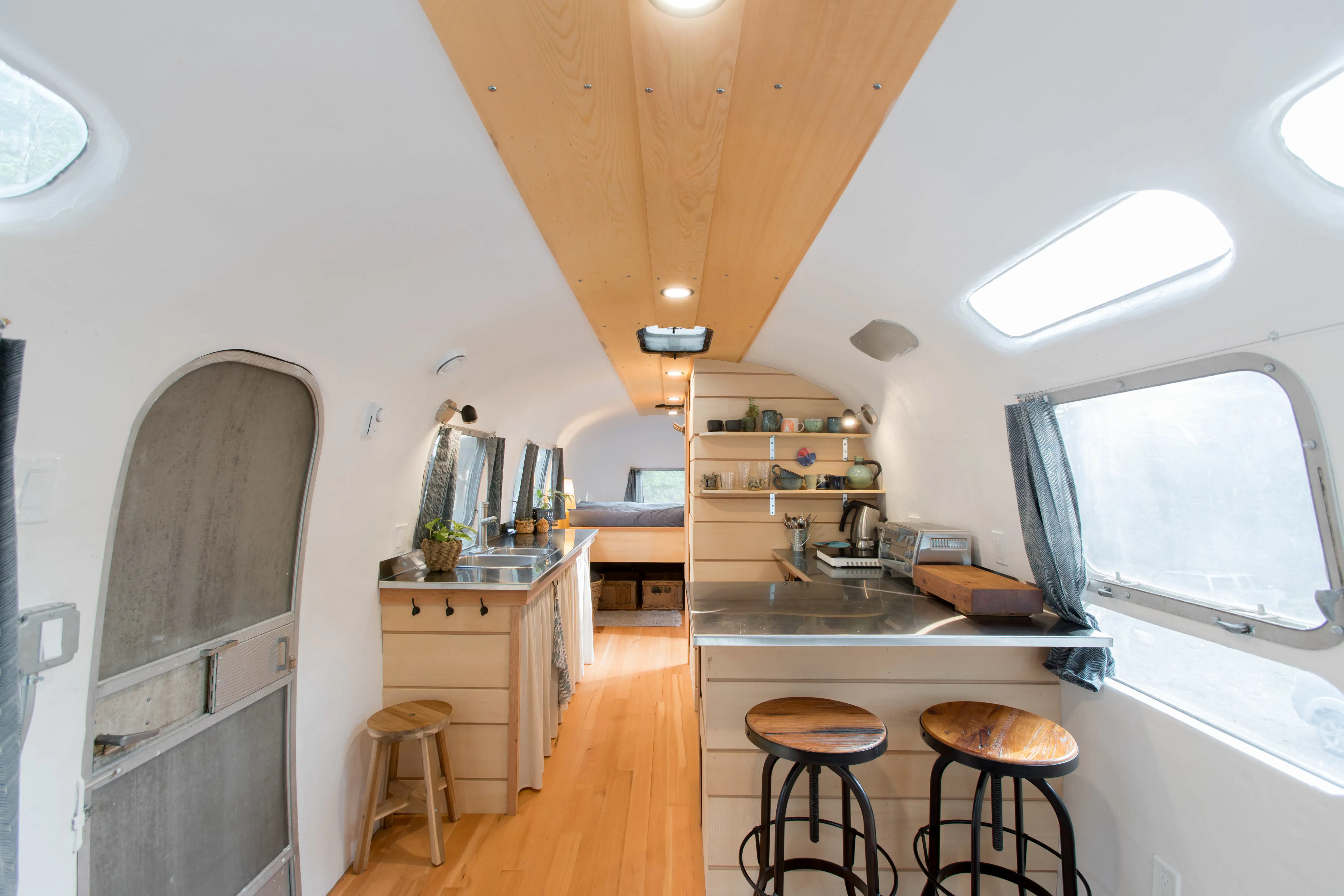 Photo 33 Of 46 In 26 Vintage Airstream Renovations That ll Make You Photo 33 Of 46 In 26 Vintage Airstream Renovations That ll Make You