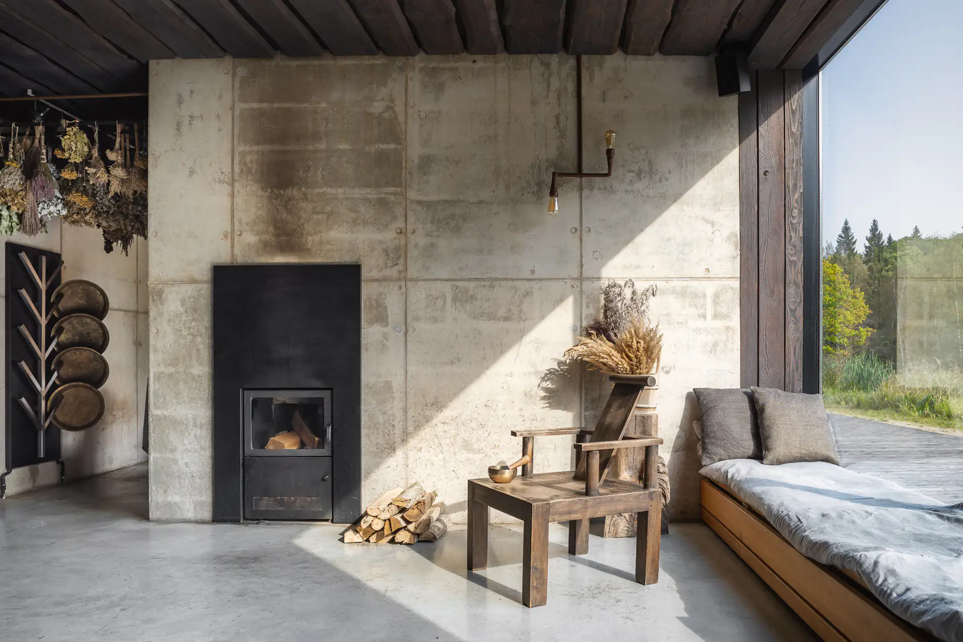 Tetere-Sulce finished the interior of the cabins and the sauna building with muted tones of gray and cream that can be seen in nature throughout the seasons in Latvia.