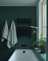 A 1920s London Home Is Revived With a Mint-Green Aluminum Addition - Photo 8 of 15 - 
