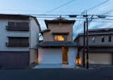 A Family’s Home in Kyoto Balances Light and Darkness With a Diagonal Wall - Photo 18 of 19 - 