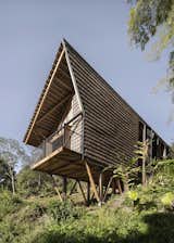 A Woven Facade Ties a Colombian Home to the Lush Landscape and Local Community - Photo 3 of 14 - 
