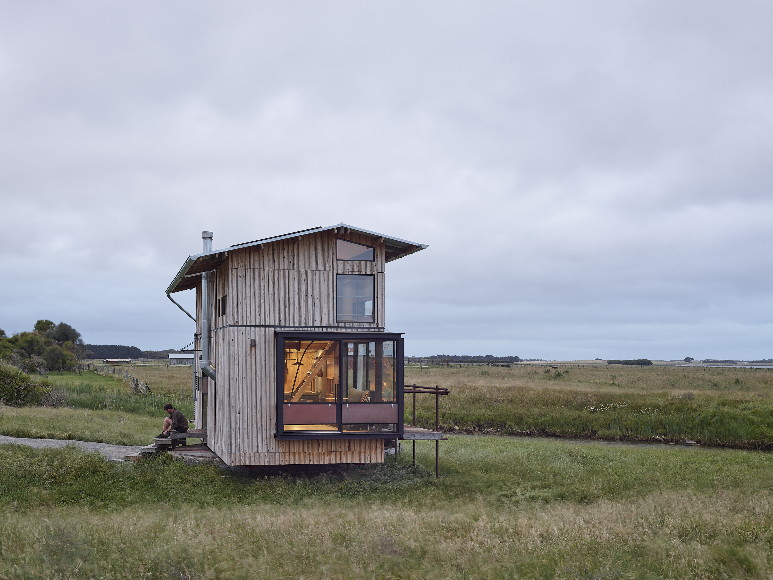 Photo 2 Of 15 In An Australian Tiny Home Built From Recycled Materials   Original 