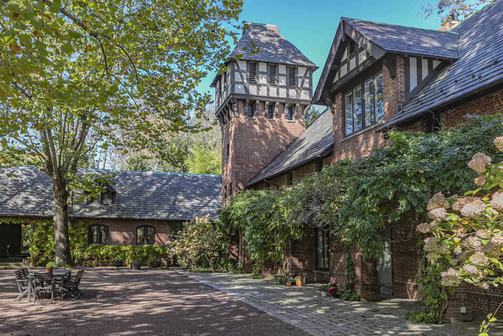 Photo 2 of 5 in A Modernized Estate in Princeton, New Jersey Asks 3.95M by Sotheby’s