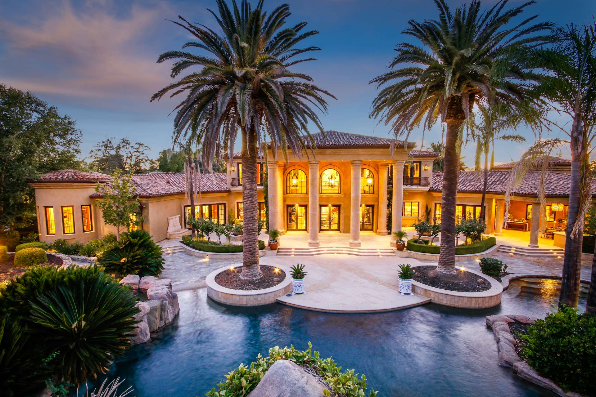 Photo 11 of 11 in This Luxurious Mediterranean-Style Estate in ...