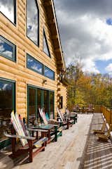 A family-run business in Woodsville, NH. Coventry Log Homes offers a range of log home kits from tiny cabins, to large-scale homes. The use kiln-dried White Pine logs all sourced within an 80-mile radius of their factory.