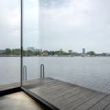Stay in a Modern Houseboat in Berlin With Floor-to-Ceiling Windows - Photo 5 of 8 - 