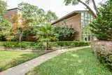 A Frank Lloyd Wright-Inspired Waterfront Masterpiece in Dallas Is Up For Auction - Photo 2 of 15 - 