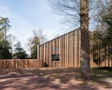 The building was constructed entirely from green timber grown and milled on-site at Westonbirt, with a series of interns and apprentices from the Carpenter’s Fellowship. The students gained valuable experience through the process of working alongside master carpenters.&nbsp;Invisible Studio