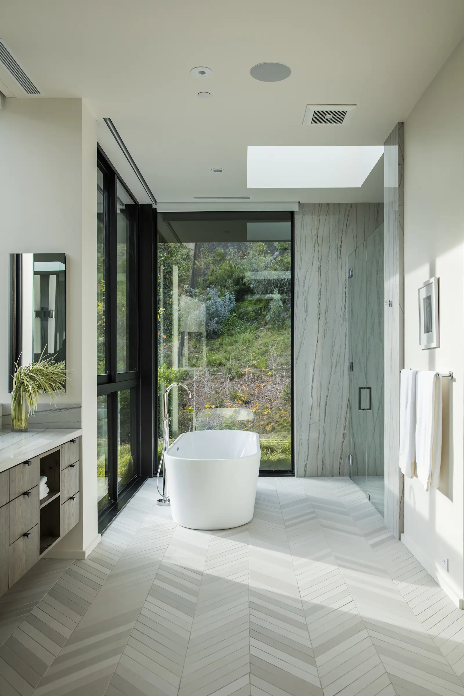 Live Large in This Marmol Radziner–Designed Home That's Asking $16.9M ...