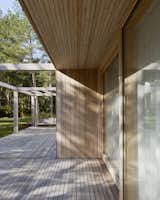 The roof's overhang also employs paneled Siberian larch.&nbsp;