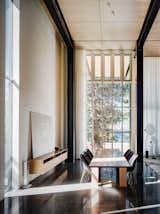 Each line is in communication with every other line: ceiling lines align with glazing patterns, while in the dining room the windows open together, a reference to the idea of a "machine for living."&nbsp;