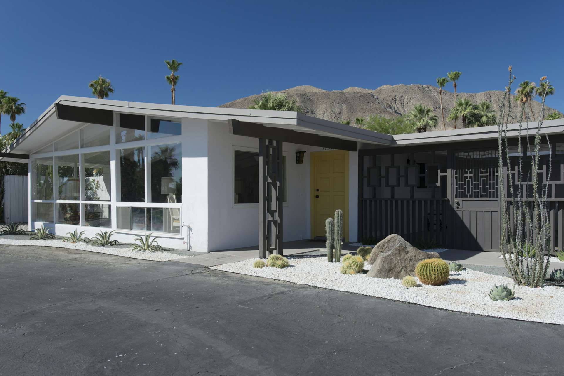 Photo 13 of 19 in 11 Celebrity Homes That Showcase Desert Modernism in