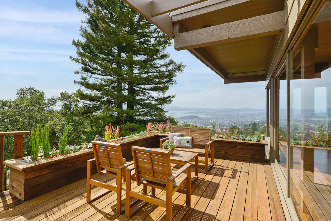 Photo 15 of 17 in A Berkeley Midcentury With Jaw-Dropping Views Asks ...