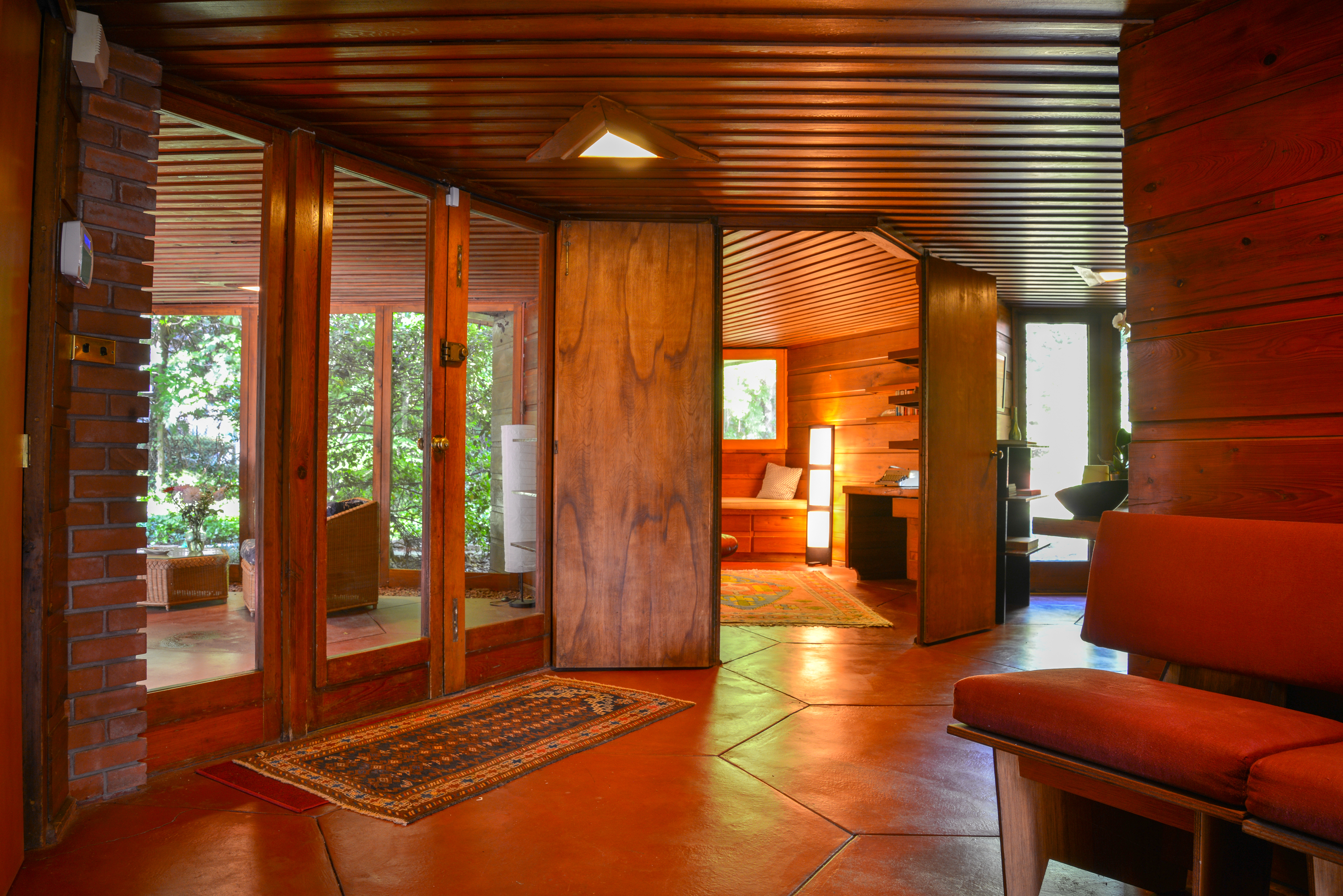 Photo 5 Of 13 In A Handsome, Hexagonal Home By Frank Lloyd Wright Wants ...