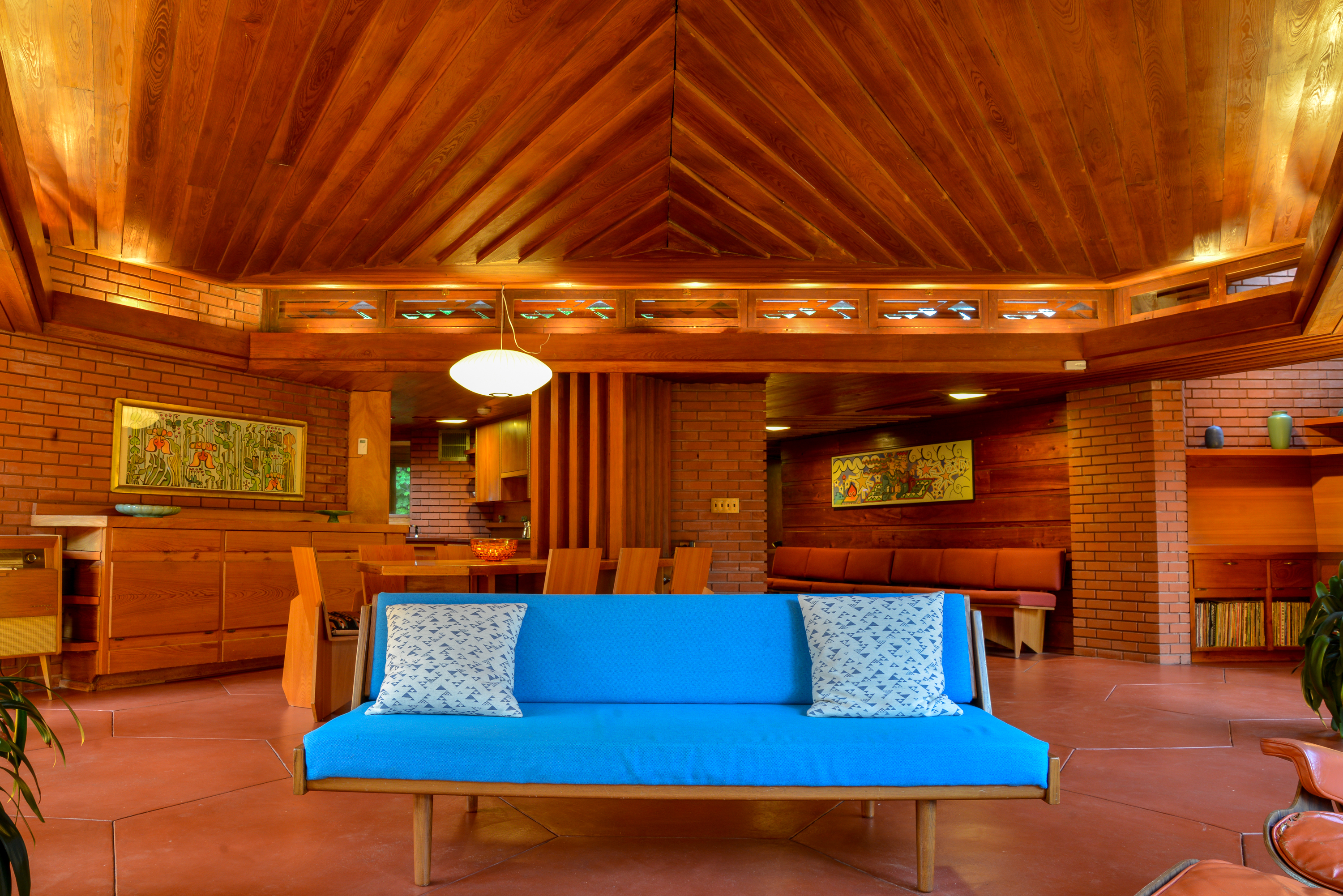 Photo 6 Of 13 In A Handsome, Hexagonal Home By Frank Lloyd Wright Wants ...