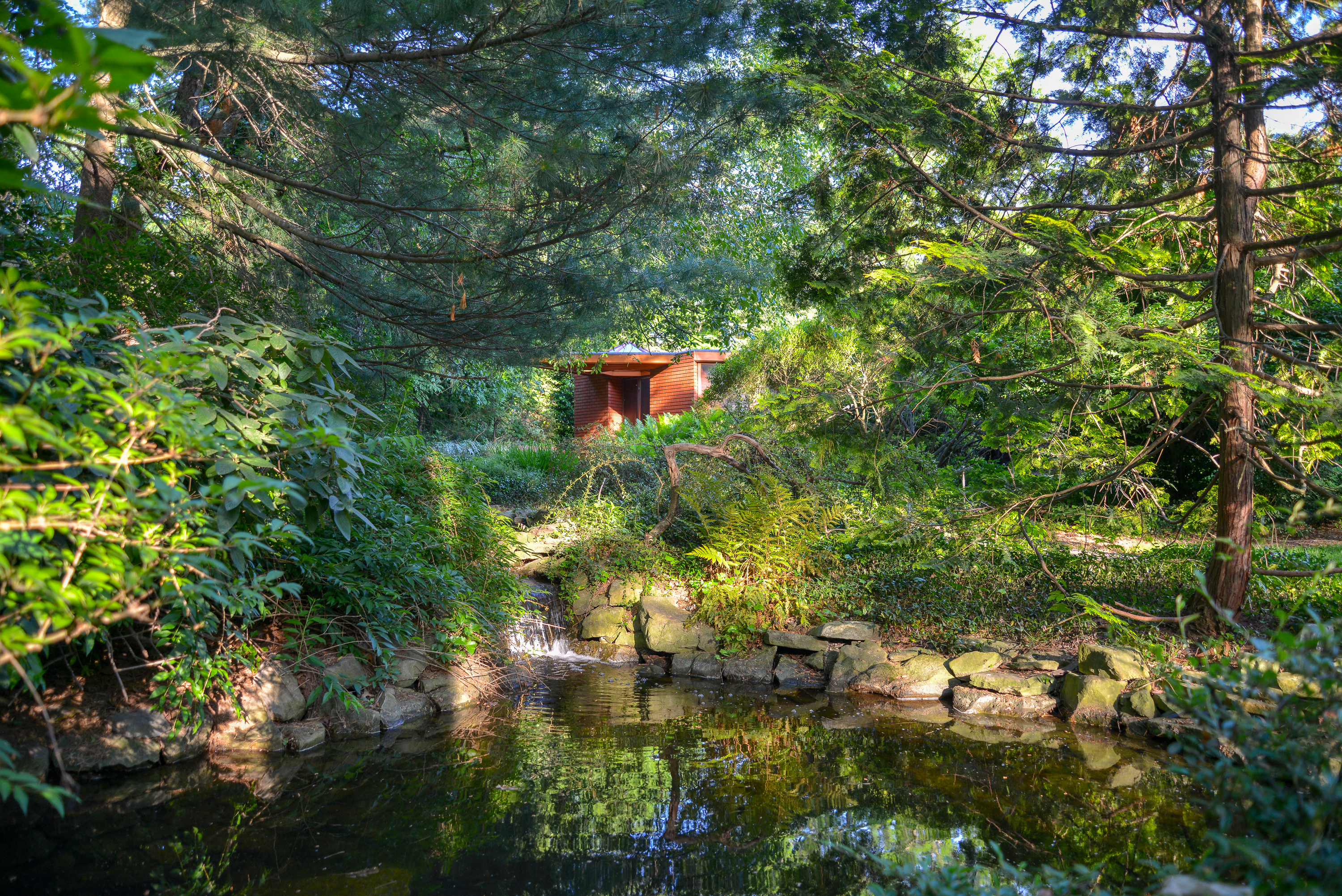 Photo 1 Of 13 In A Handsome, Hexagonal Home By Frank Lloyd Wright Wants ...