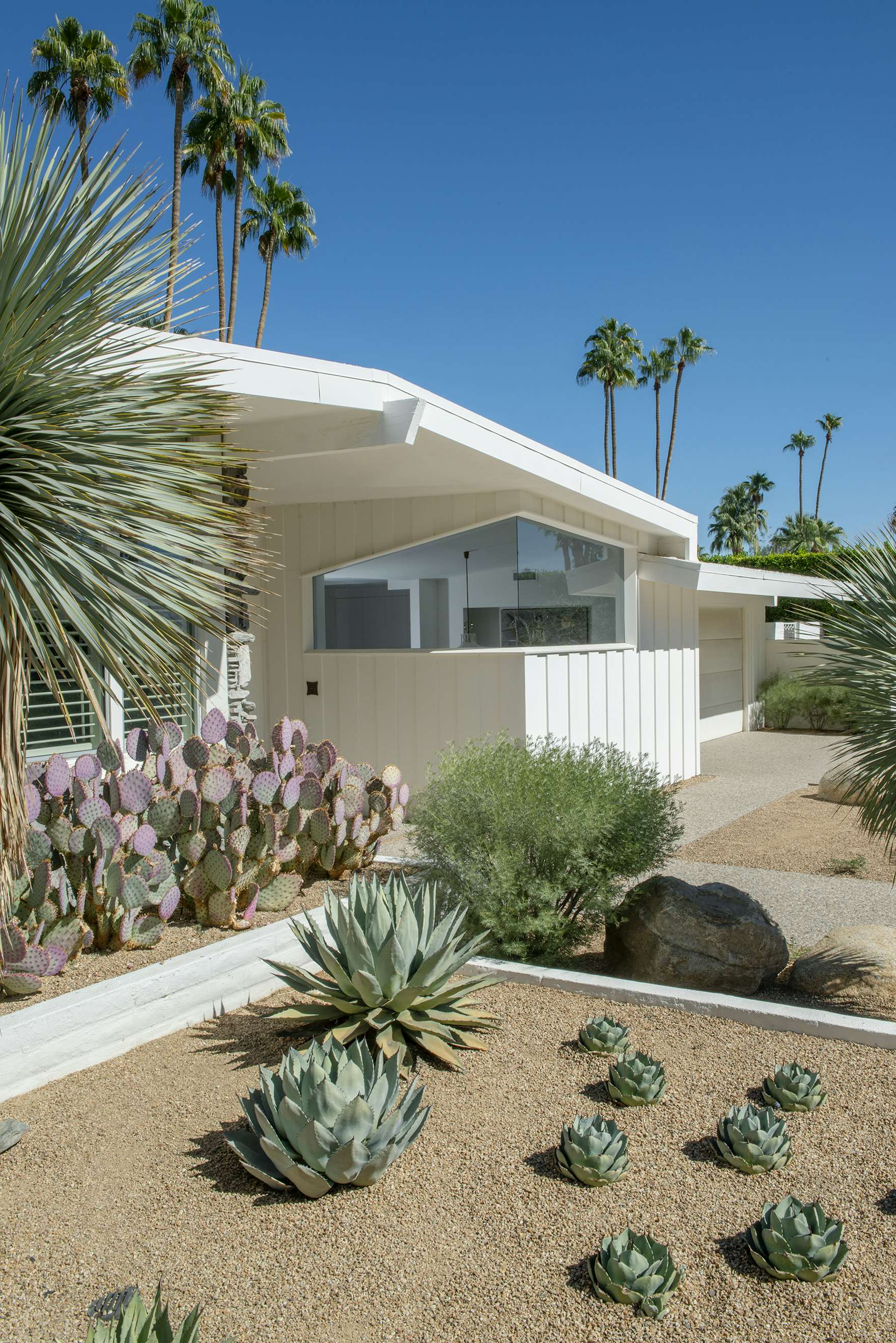 Photo 2 of 13 in A Palm Springs Alexander Home with Mountain Views ...