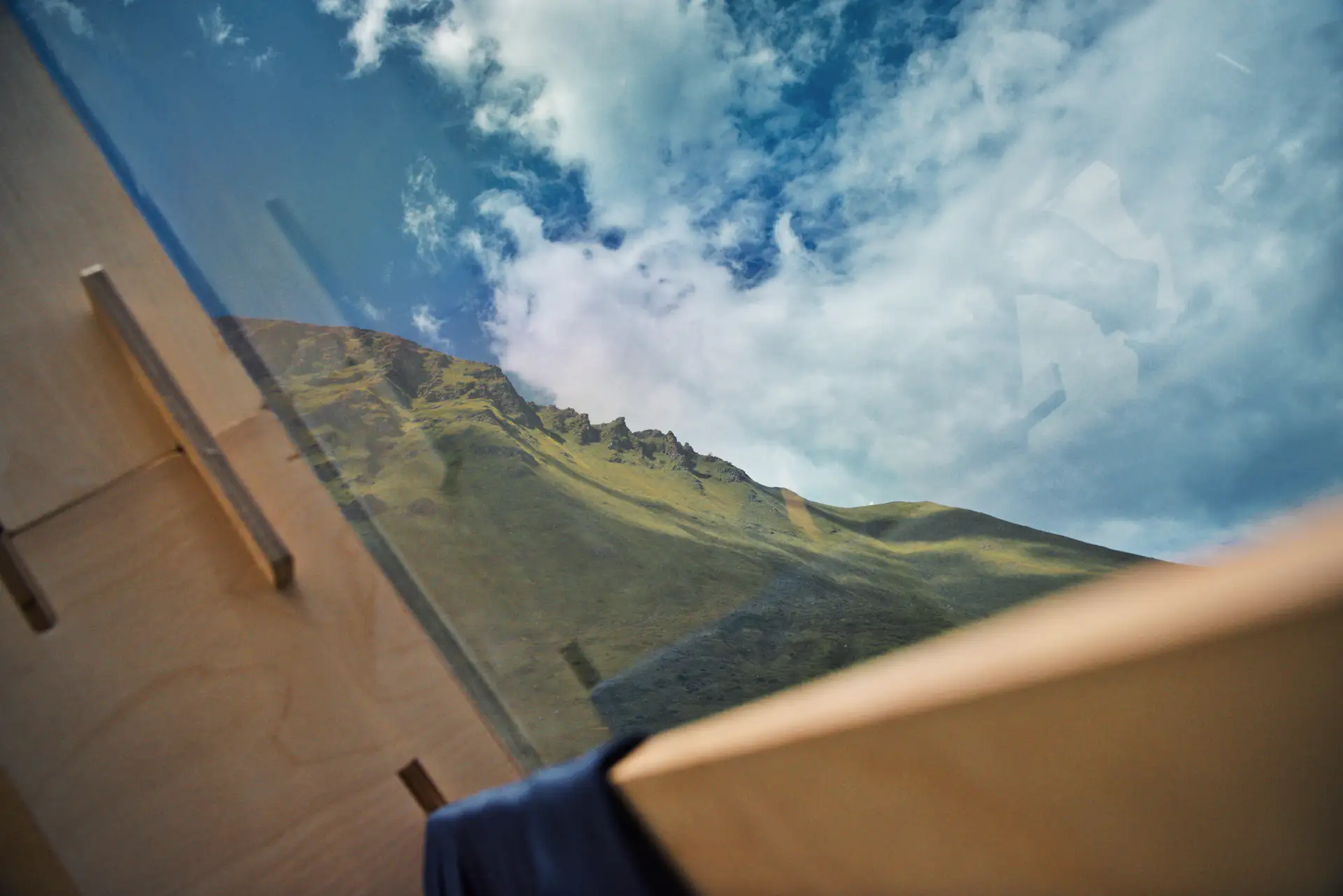 The transparent roof allows almost total immersion with the alpine surroundings.