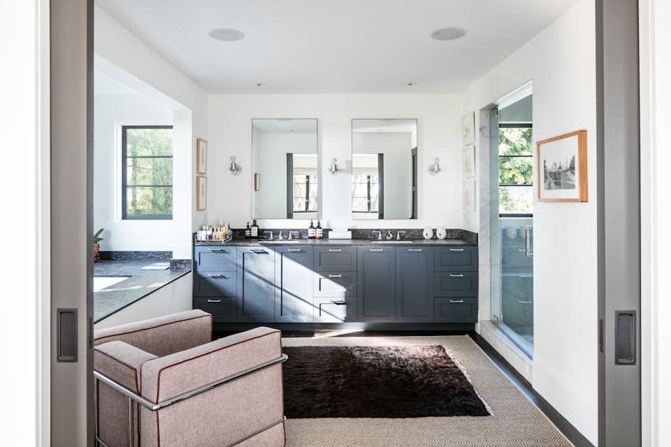 Photo 12 of 15 in Roeg Sutherland’s Private Villa in the Hollywood