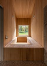Soaking tub of House 23 by vonDalwig Architecture