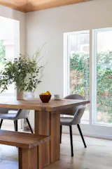Oversized rectangular windows improve the home’s indoor/outdoor connection. 