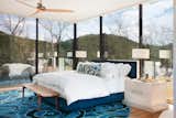 &nbsp;The bedroom and bathroom are set within large glass cubes that provide the sensation of floating amidst the tree canopy.&nbsp;