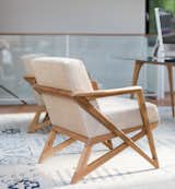 beatriz lounge chair by Aristeu Pires

