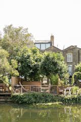 The visual layering of apertures in the architecture of the garden and the extension provide the house with privacy from views from the canal, and framed views of the canal from the house