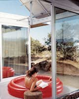 
#iThouse #Pioneertown #JoshuaTree #Desert #DesertBuild #Extremes #DrivenbyExtremes #Prefab #Hot #Dry #DesertLandscape 

Photo courtesy of Gregg Segal
