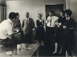 Die IPAR-Mitarbeiter machen eine Pause in der Küche. 1992 benannte sich die Organisation in Institute of Personality and Social Research um, das noch immer an der UC Berkeley tätig ist.