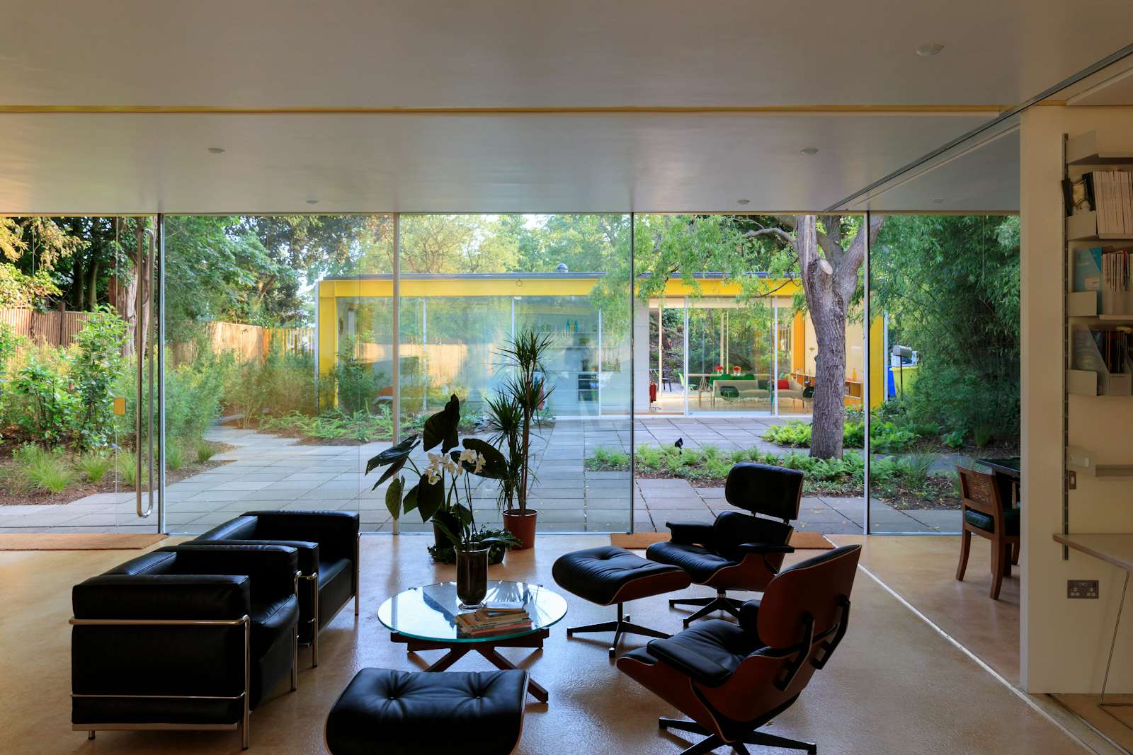 Photo 13 of 14 in Fully Renovated, Wimbledon House by Richard Rogers
