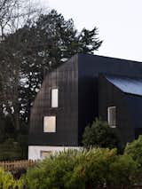 Resembling the Inverted Hull of a Ship, an English Guest House Pays Homage to the Harbor - Photo 1 of 13 - 