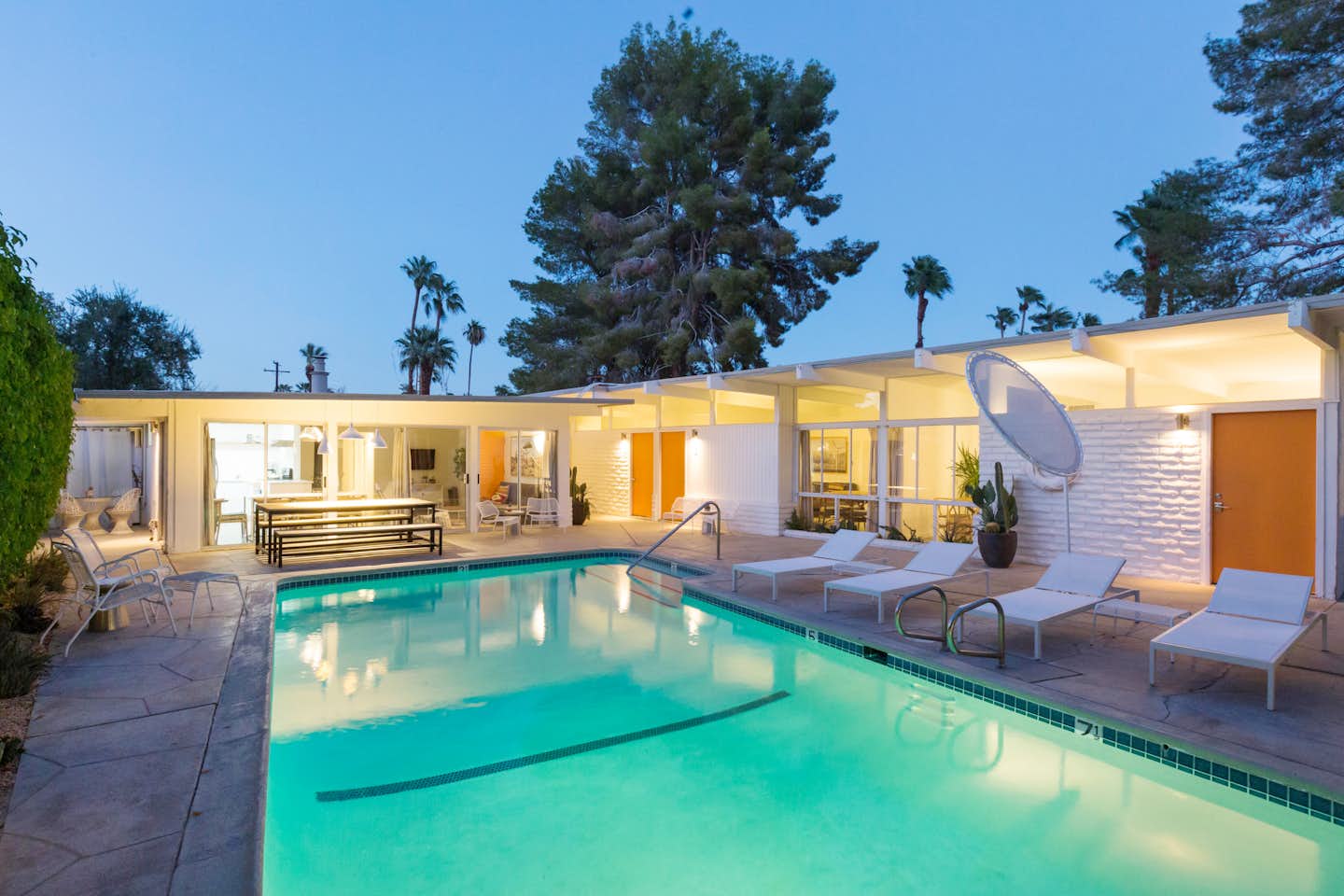 Photo 11 of 12 in A Celebrated Palm Springs Hotel Asks $1.5M - Dwell