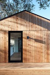 Various widths in the cedar cladding create an additional layer of texture and detail to the design.
